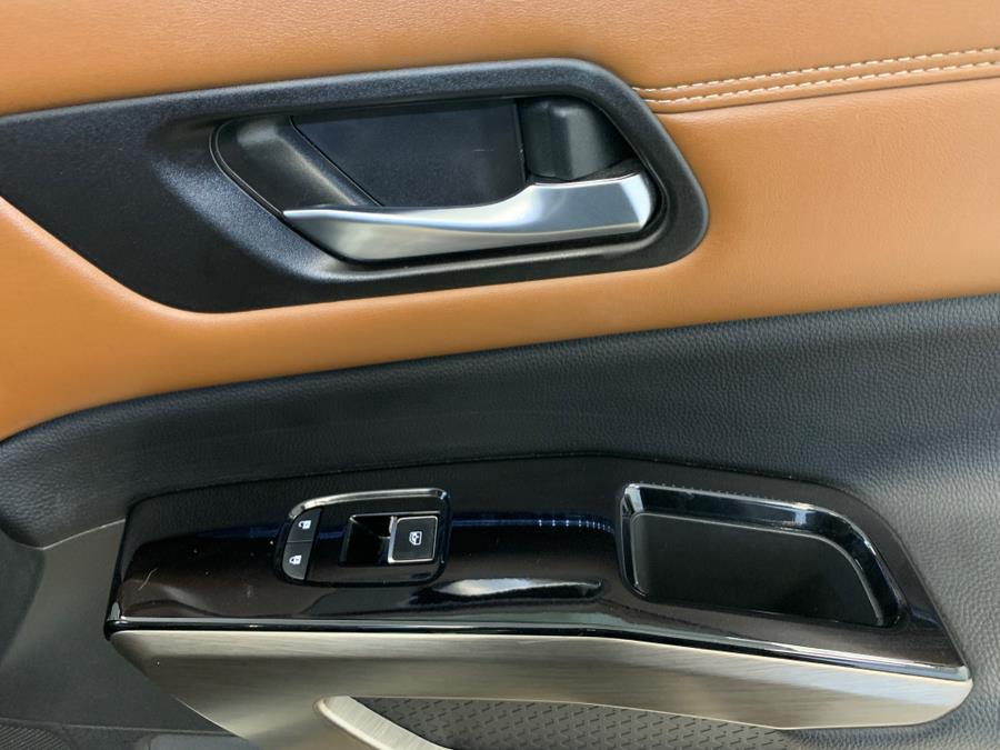 2022 Nissan Pathfinder Platinum 4WD photo