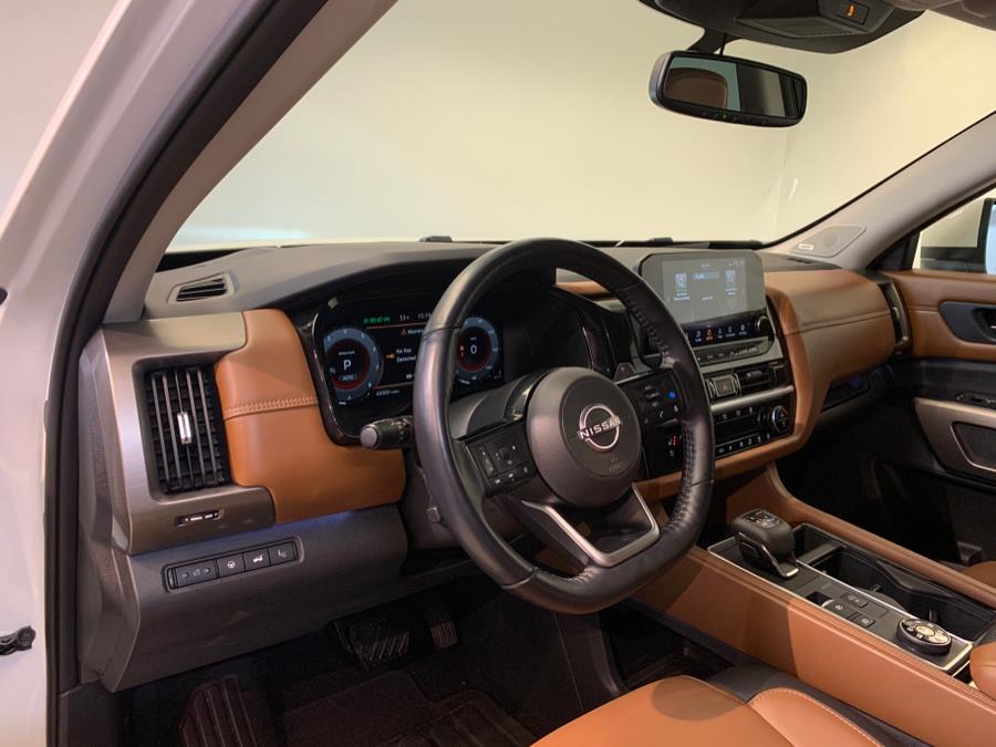 2022 Nissan Pathfinder Platinum 4WD photo