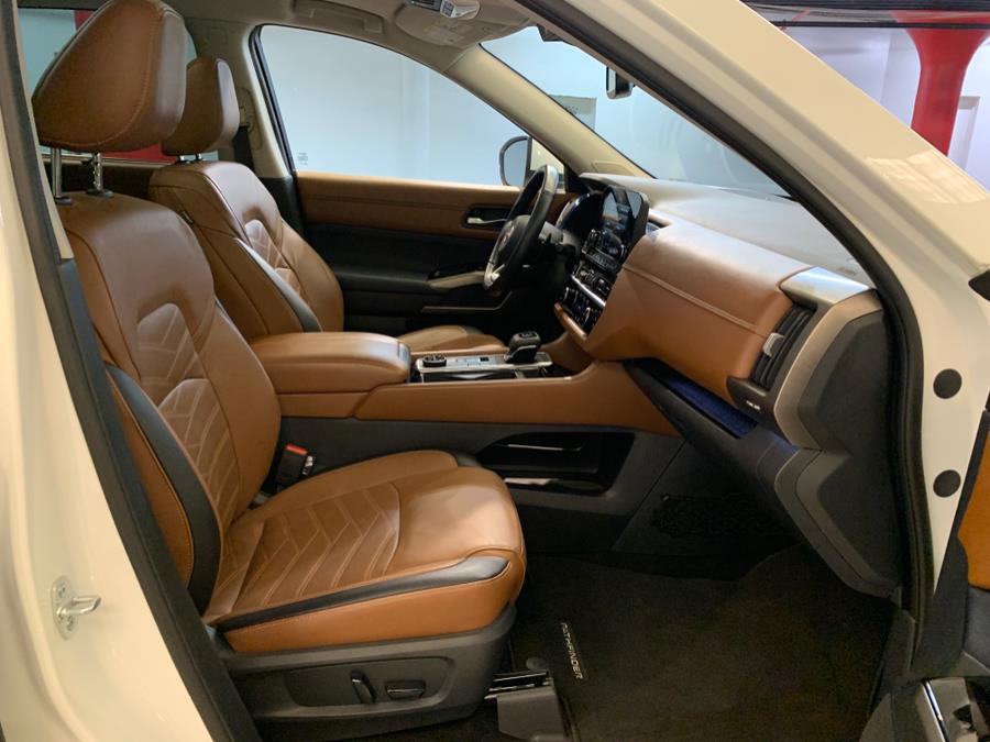 2022 Nissan Pathfinder Platinum 4WD photo