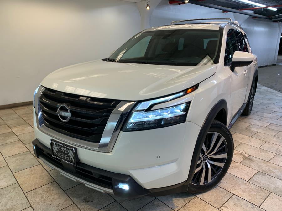 2022 Nissan Pathfinder Platinum 4WD photo