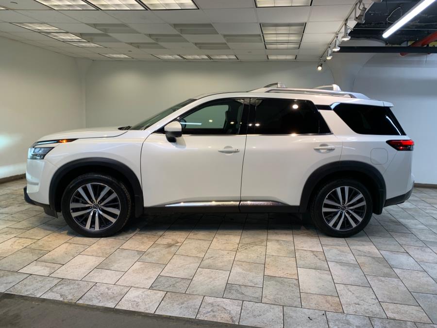 2022 Nissan Pathfinder Platinum 4WD photo