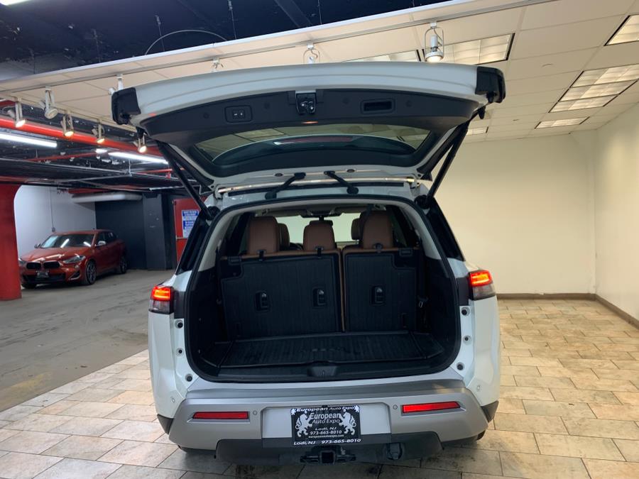 2022 Nissan Pathfinder Platinum 4WD photo