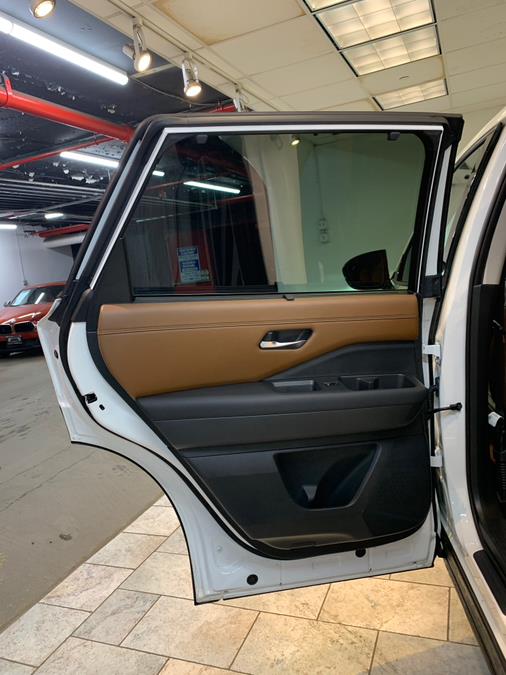 2022 Nissan Pathfinder Platinum 4WD photo