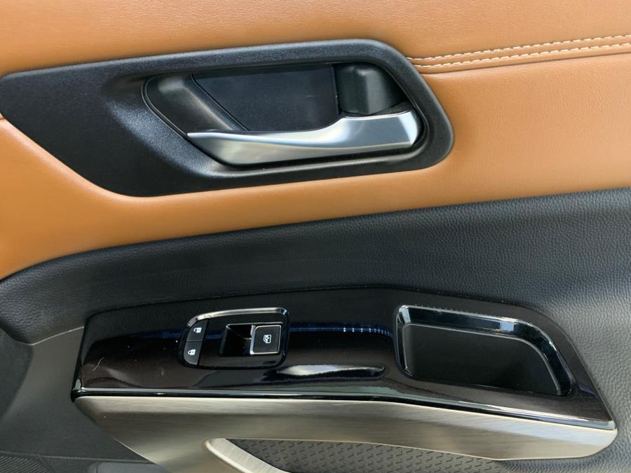 2022 Nissan Pathfinder Platinum 4WD photo