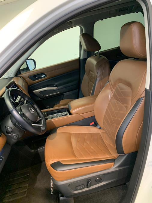 2022 Nissan Pathfinder Platinum 4WD photo