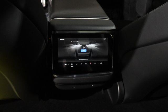 2023 Chevrolet Suburban Premier photo