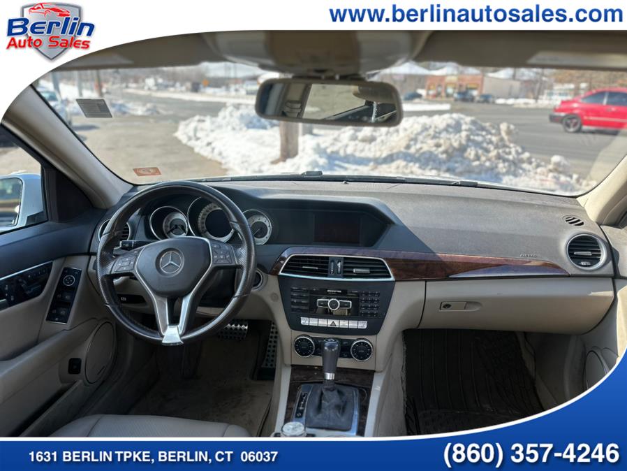 2013 Mercedes-Benz C-Class C300 4MATIC Luxury photo