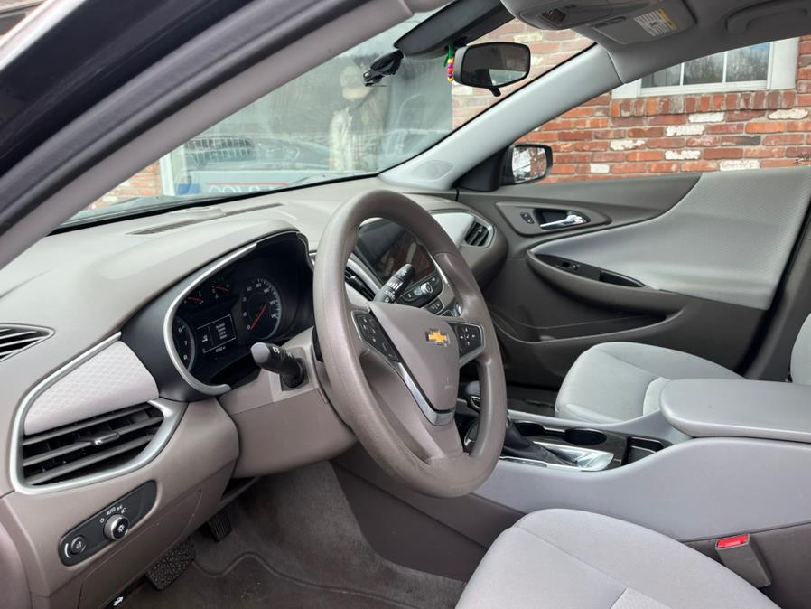 2022 Chevrolet Malibu 4dr Sdn LS w/1LS photo