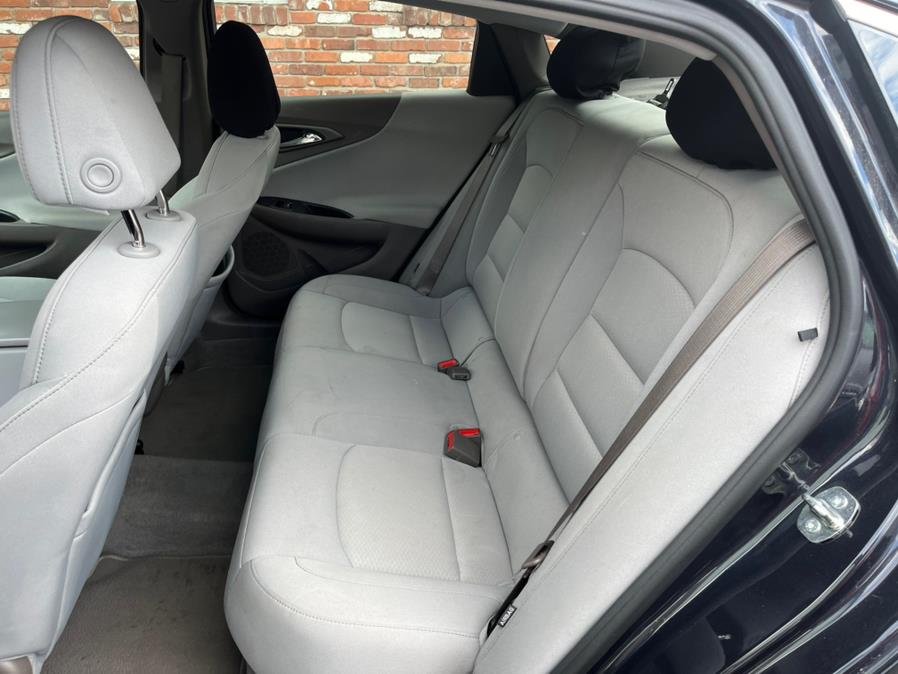 2022 Chevrolet Malibu 4dr Sdn LS w/1LS photo