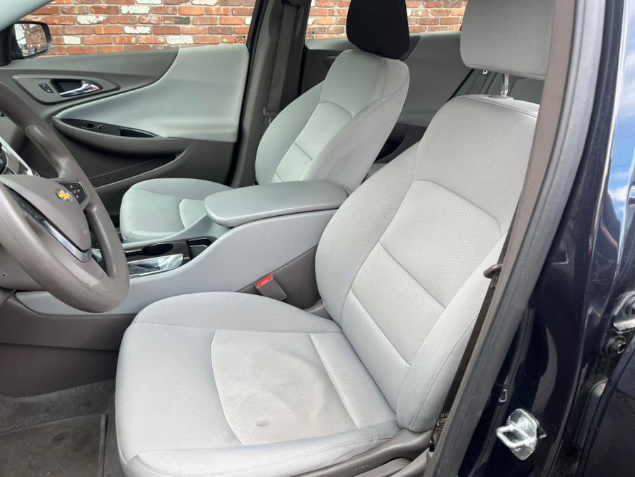 2022 Chevrolet Malibu 4dr Sdn LS w/1LS photo