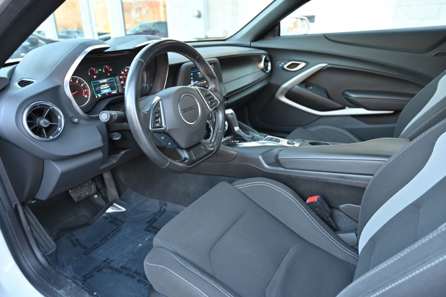 2023 Chevrolet Camaro 2dr Cpe 1LT photo