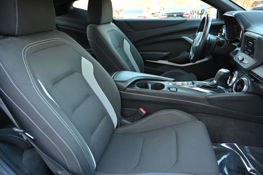 2023 Chevrolet Camaro 2dr Cpe 1LT photo