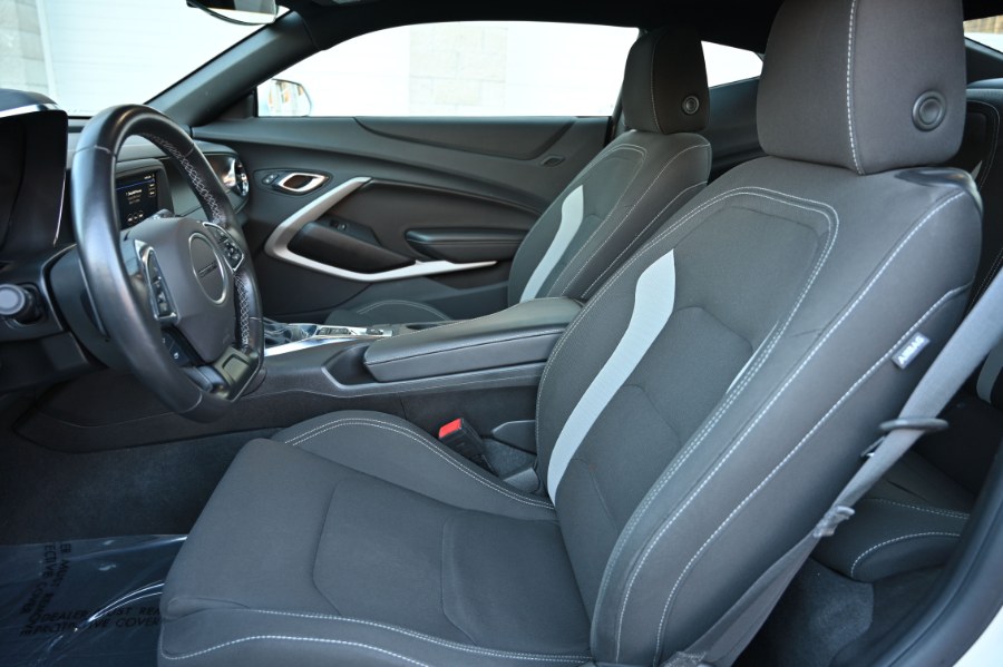 2023 Chevrolet Camaro 2dr Cpe 1LT photo