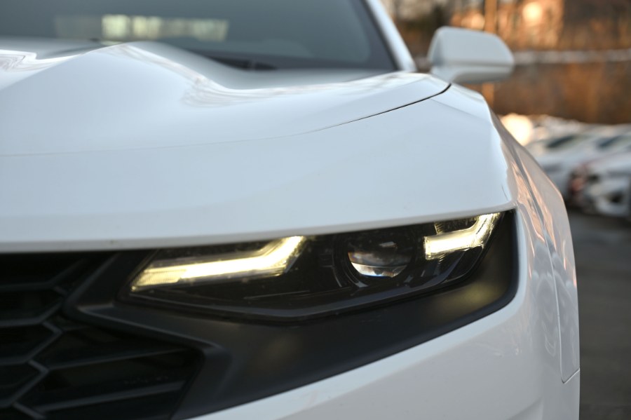 2023 Chevrolet Camaro 2dr Cpe 1LT photo