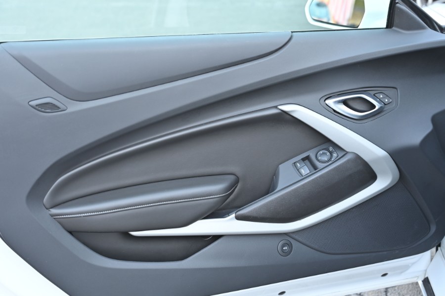 2023 Chevrolet Camaro 2dr Cpe 1LT photo