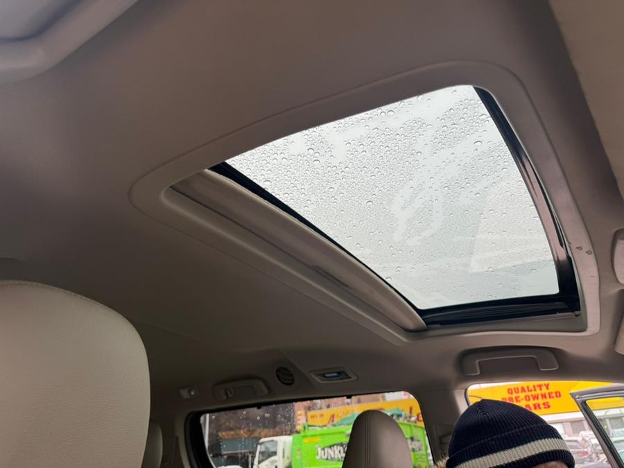 2017 Toyota Sienna XLE 8-Passenger photo