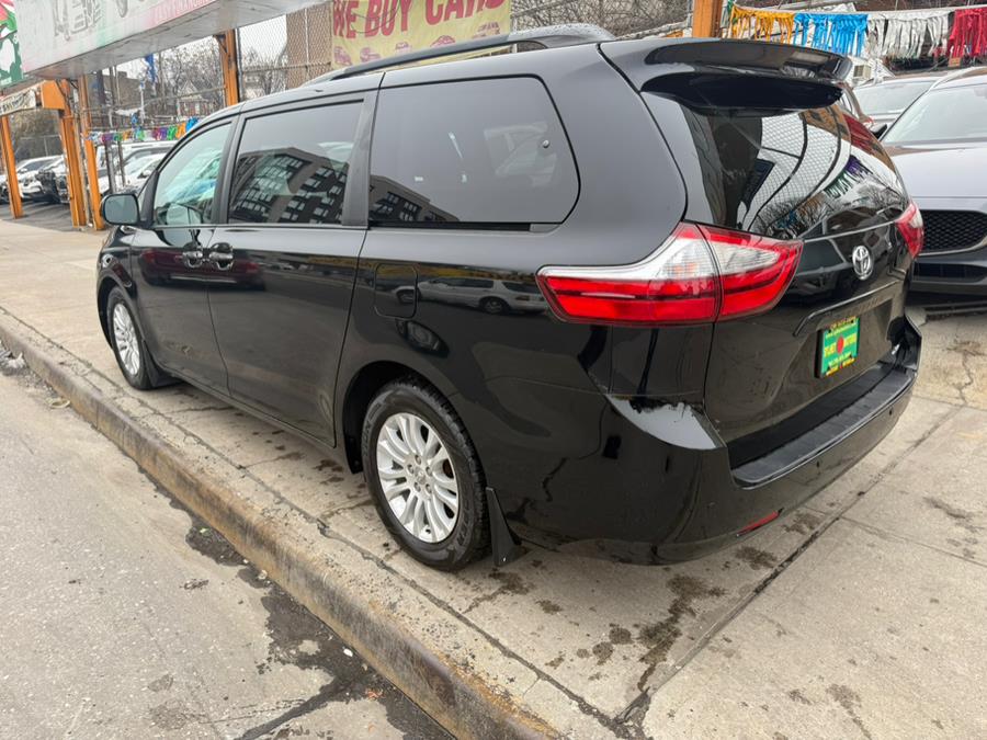 2017 Toyota Sienna XLE 8-Passenger photo