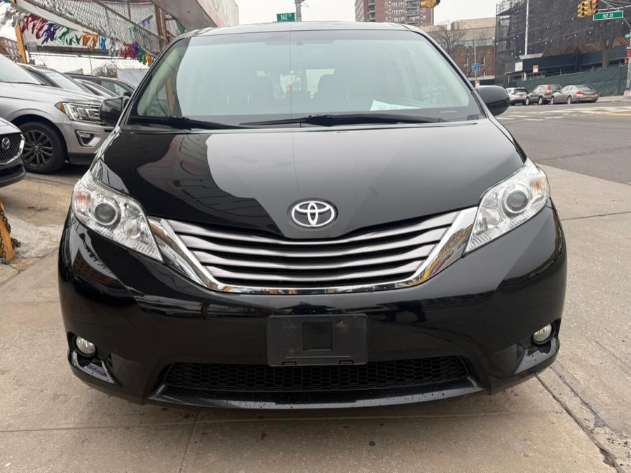 2017 Toyota Sienna XLE 8-Passenger photo