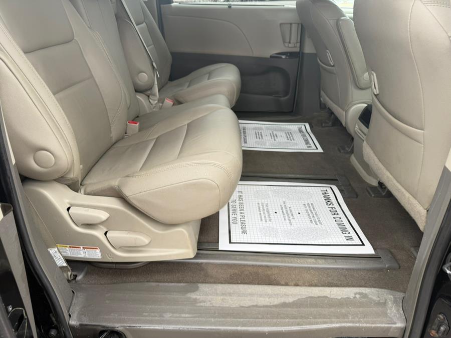 2017 Toyota Sienna XLE 8-Passenger photo