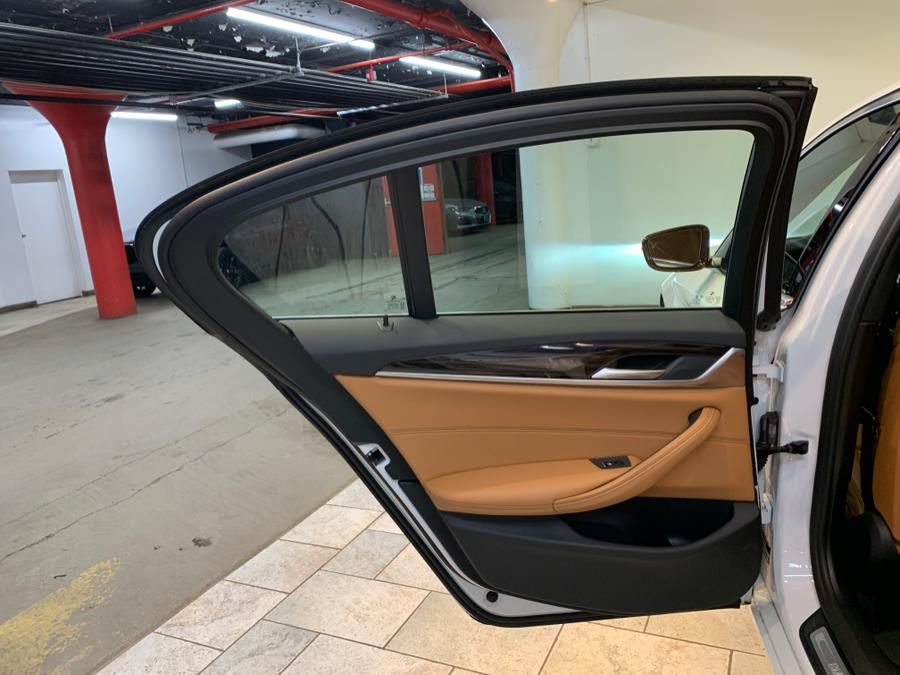 2022 BMW 5-Series 530i xDrive Sedan photo