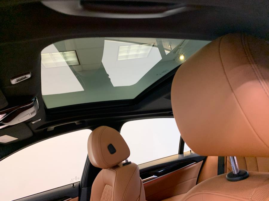 2022 BMW 5-Series 530i xDrive Sedan photo