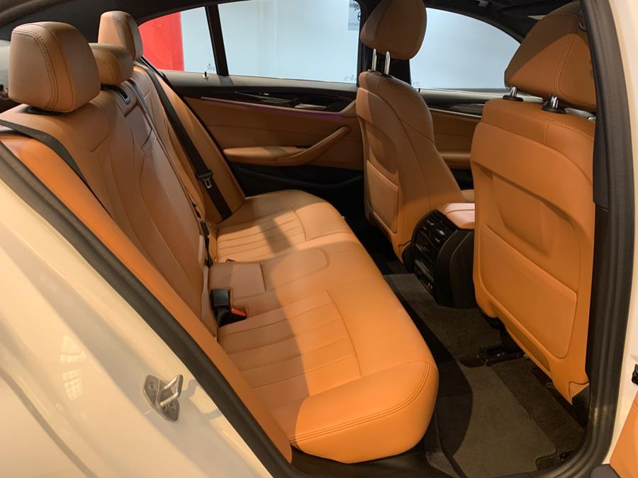 2022 BMW 5-Series 530i xDrive Sedan photo