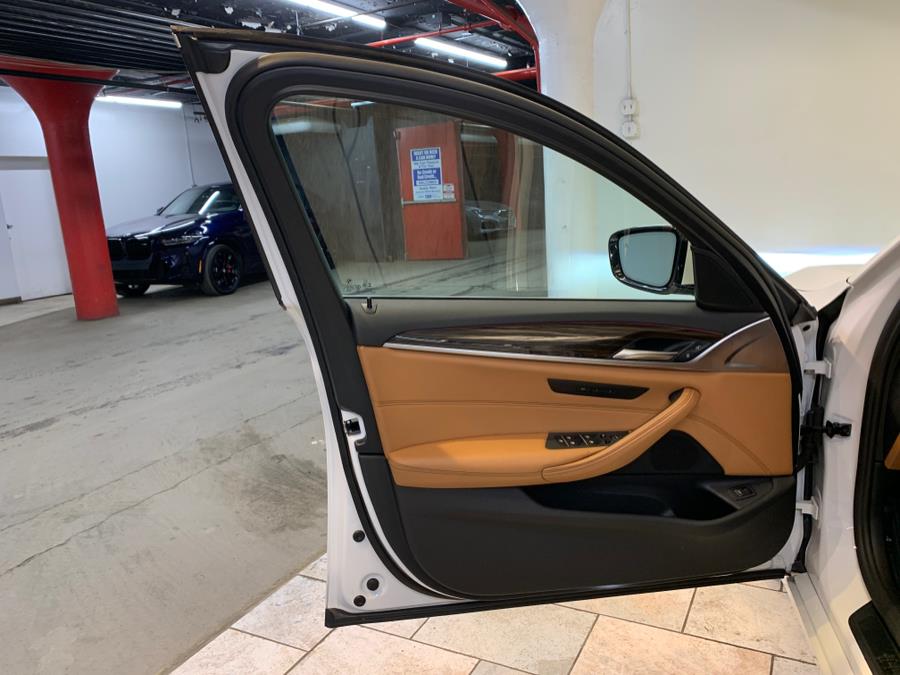 2022 BMW 5-Series 530i xDrive Sedan photo