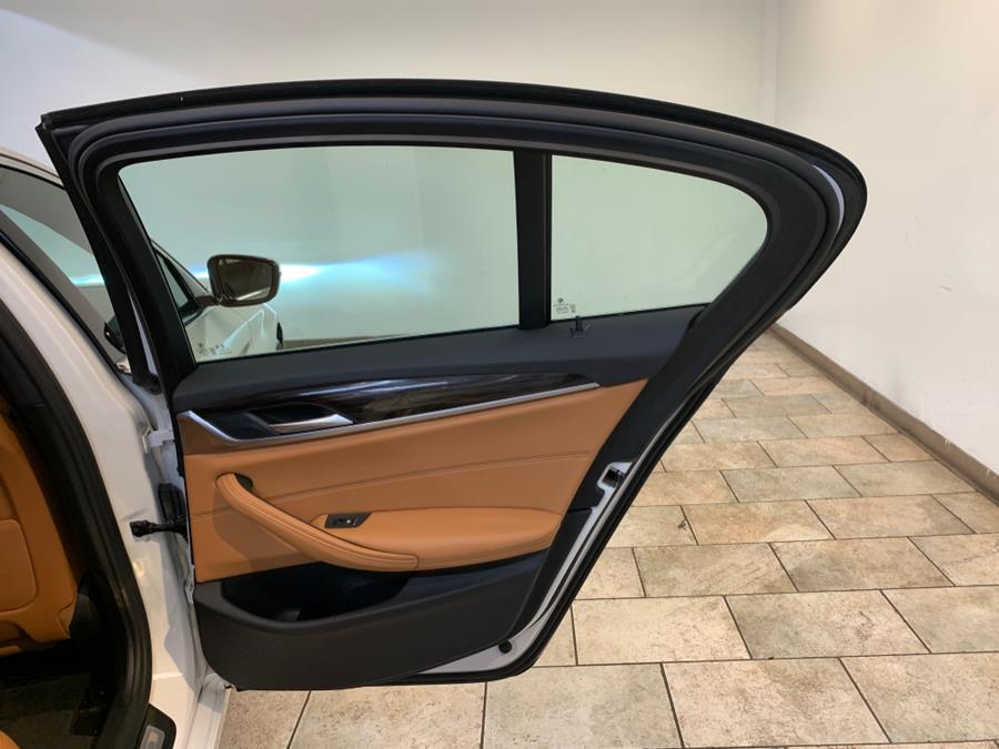 2022 BMW 5-Series 530i xDrive Sedan photo