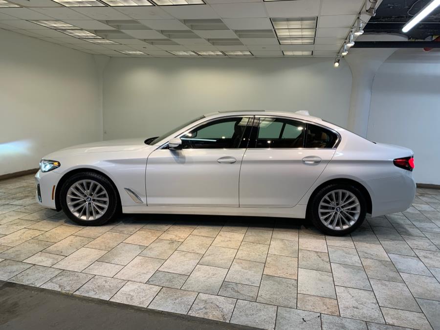 2022 BMW 5-Series 530i xDrive Sedan photo