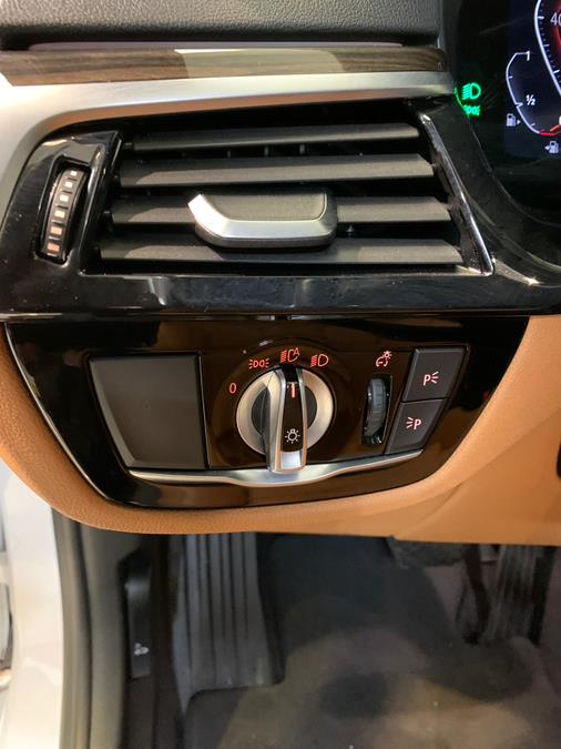 2022 BMW 5-Series 530i xDrive Sedan photo