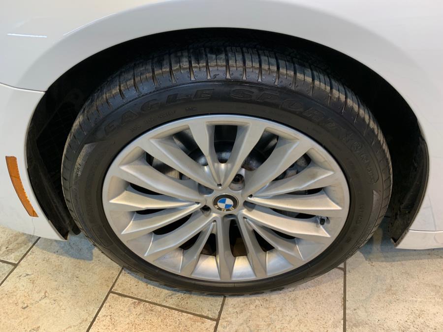 2022 BMW 5-Series 530i xDrive Sedan photo