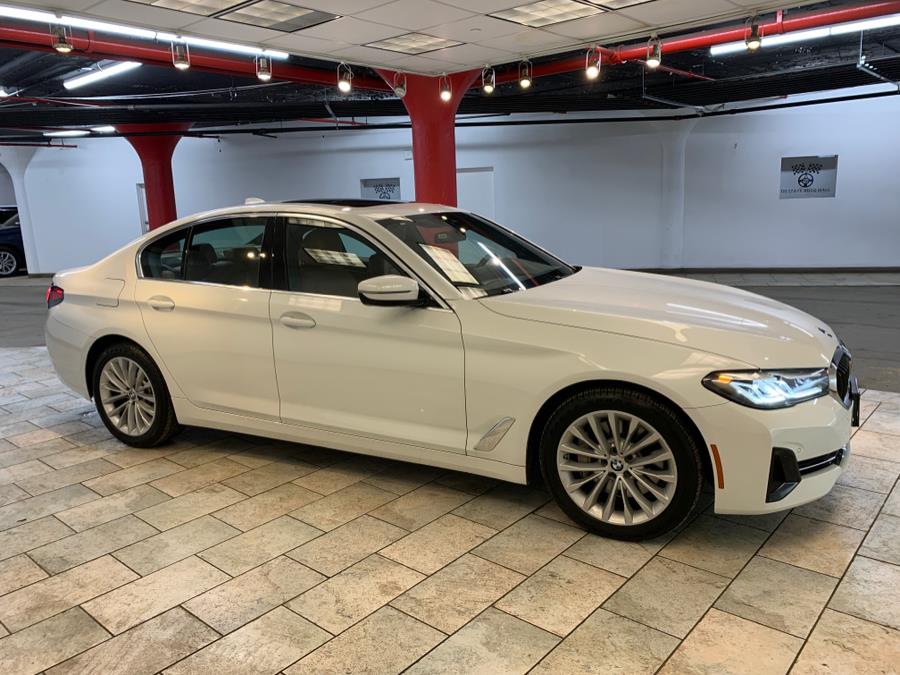 2022 BMW 5-Series 530i xDrive Sedan photo