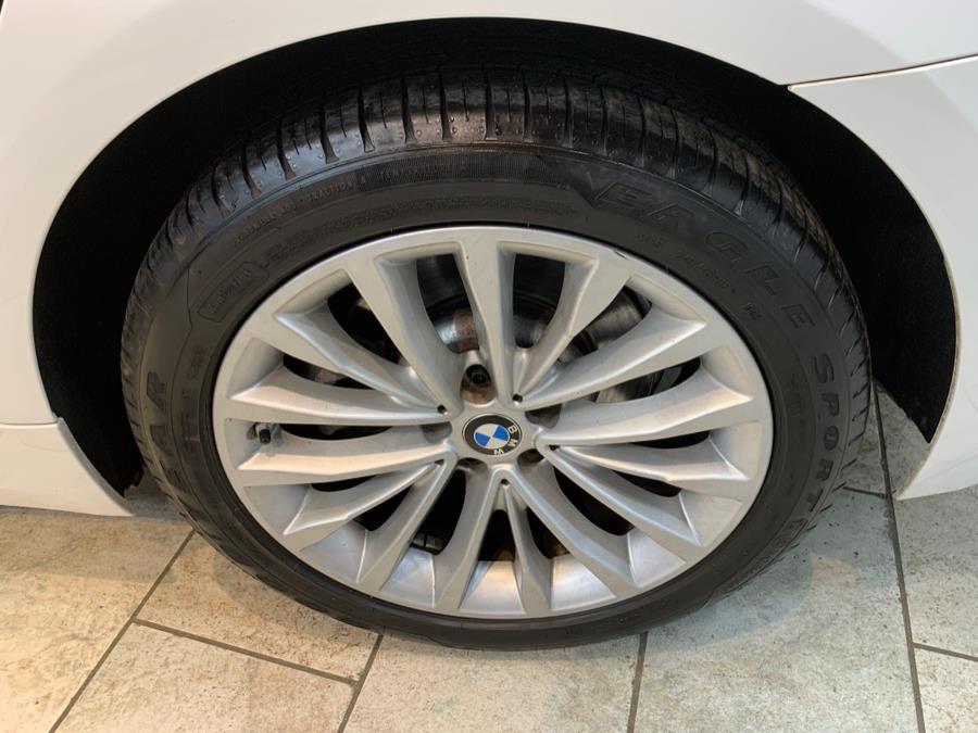 2022 BMW 5-Series 530i xDrive Sedan photo