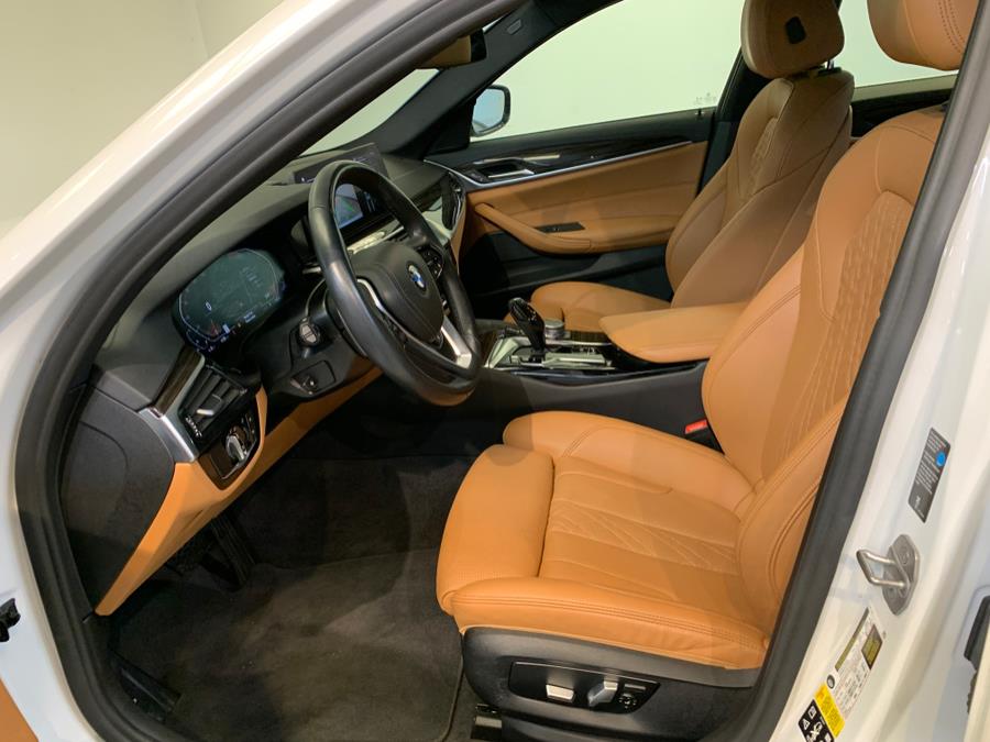 2022 BMW 5-Series 530i xDrive Sedan photo