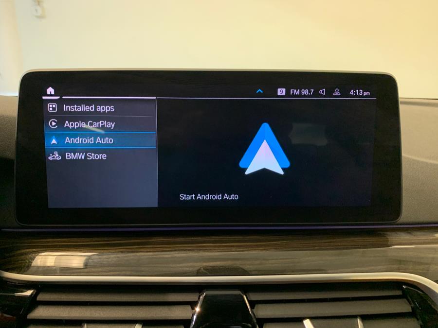 2022 BMW 5-Series 530i xDrive Sedan photo