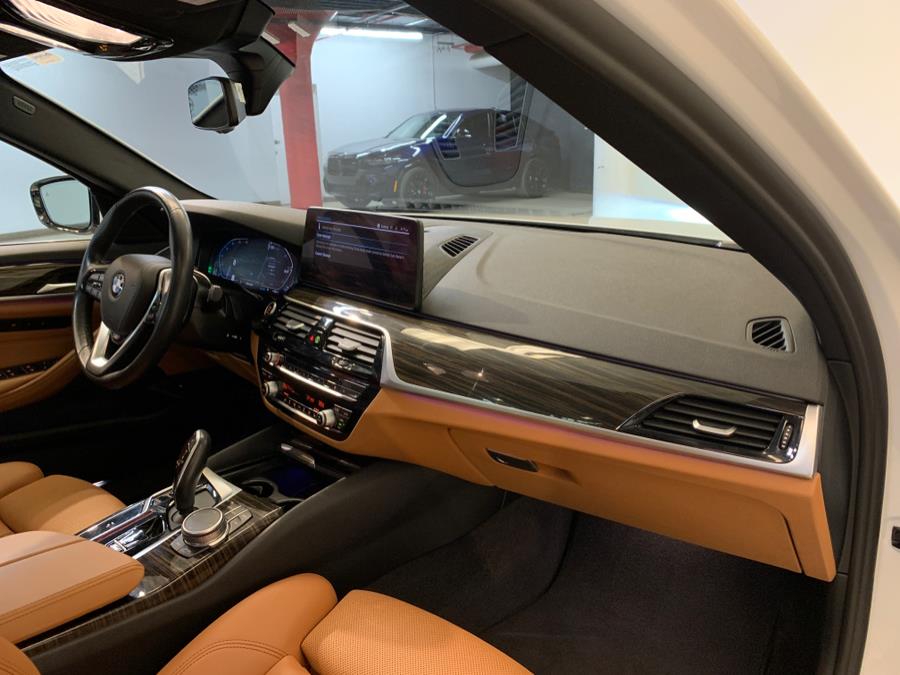 2022 BMW 5-Series 530i xDrive Sedan photo
