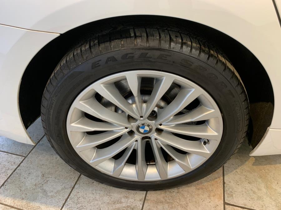2022 BMW 5-Series 530i xDrive Sedan photo