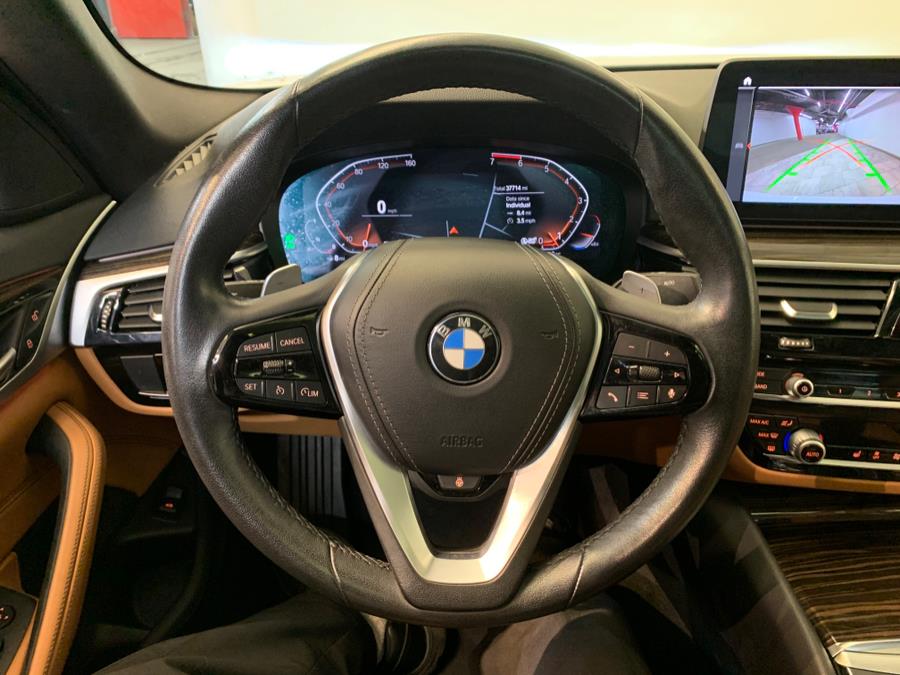 2022 BMW 5-Series 530i xDrive Sedan photo
