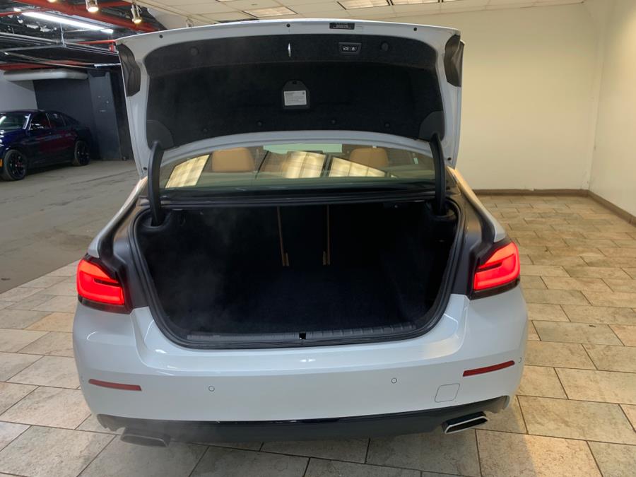 2022 BMW 5-Series 530i xDrive Sedan photo