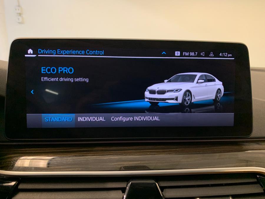 2022 BMW 5-Series 530i xDrive Sedan photo
