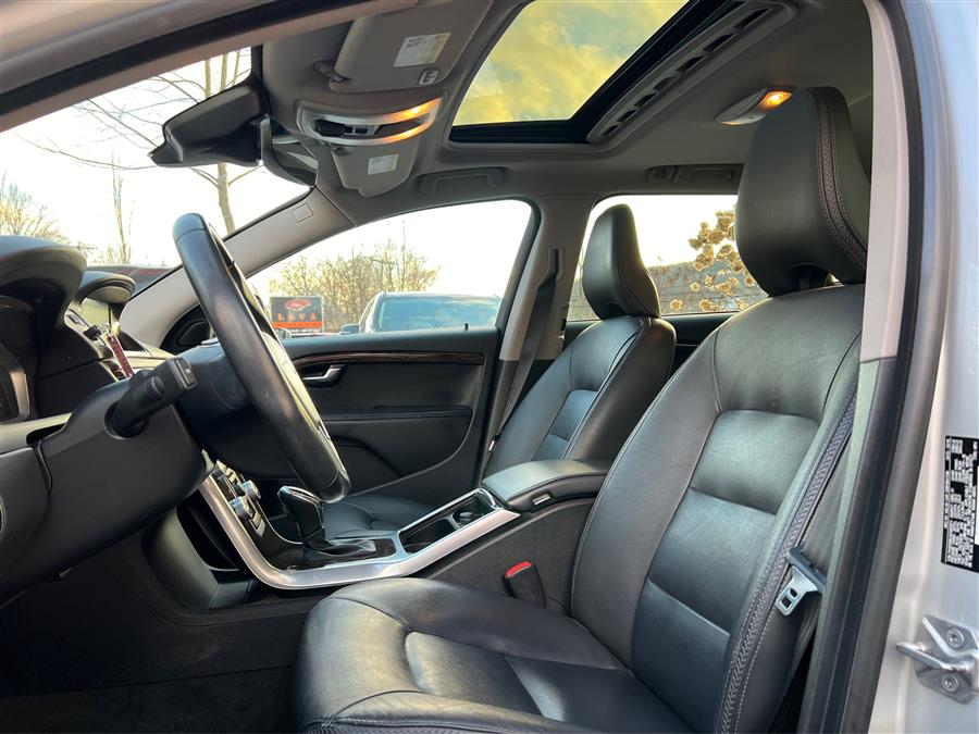2016 Volvo XC70 AWD 4dr Wgn T5 Premier photo