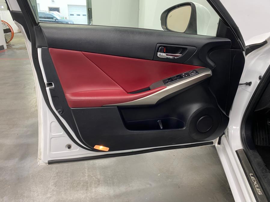 2016 Lexus IS 300 photo