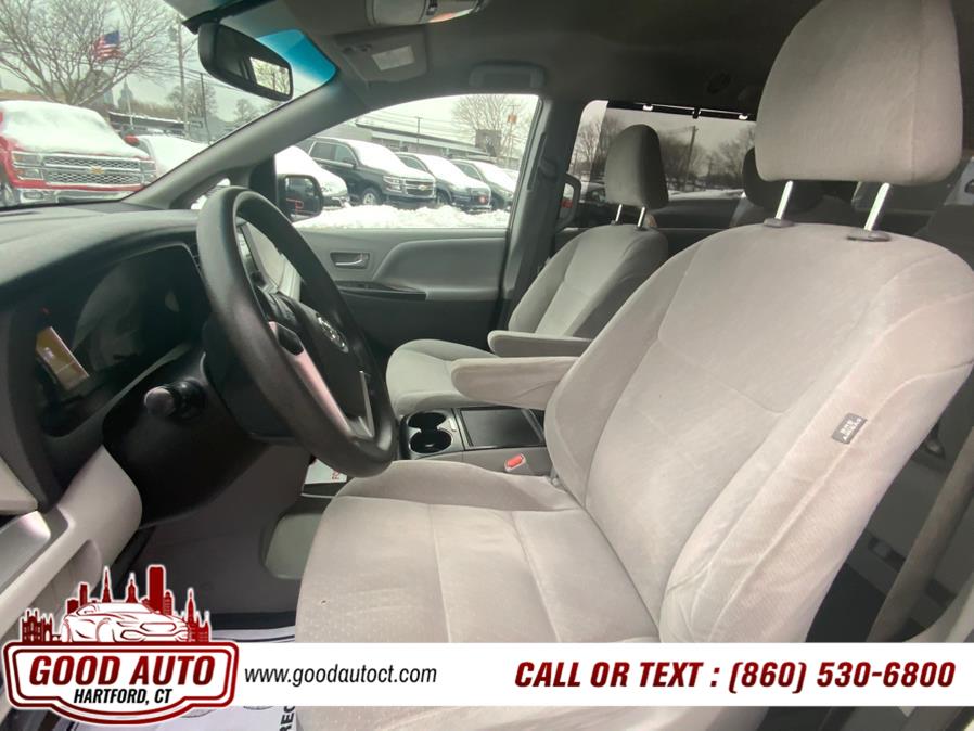 2015 Toyota Sienna 5dr 8-Pass Van LE FWD (Natl) photo