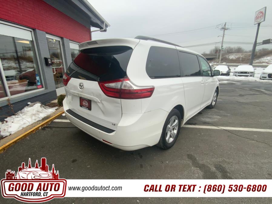 2015 Toyota Sienna 5dr 8-Pass Van LE FWD (Natl) photo