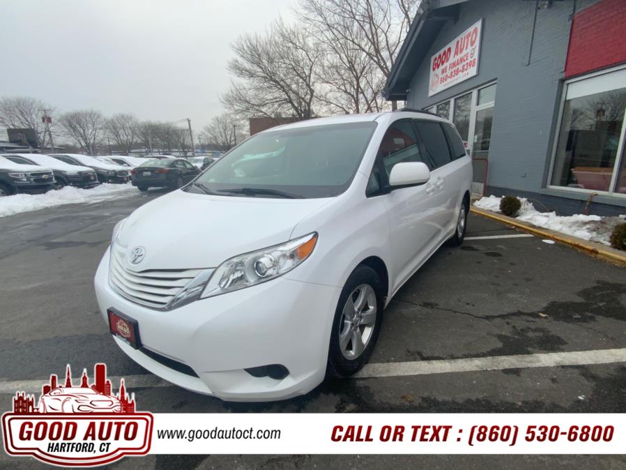 2015 Toyota Sienna 5dr 8-Pass Van LE FWD (Natl) photo