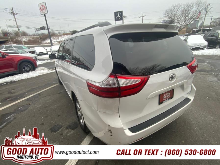 2015 Toyota Sienna 5dr 8-Pass Van LE FWD (Natl) photo