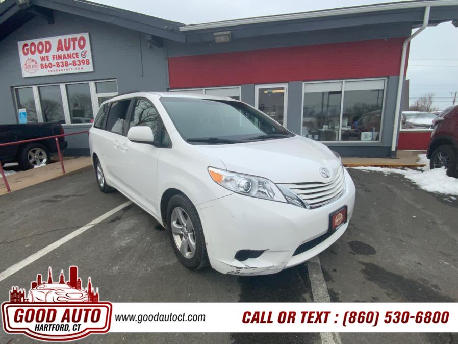 2015 Toyota Sienna 5dr 8-Pass Van LE FWD (Natl) photo