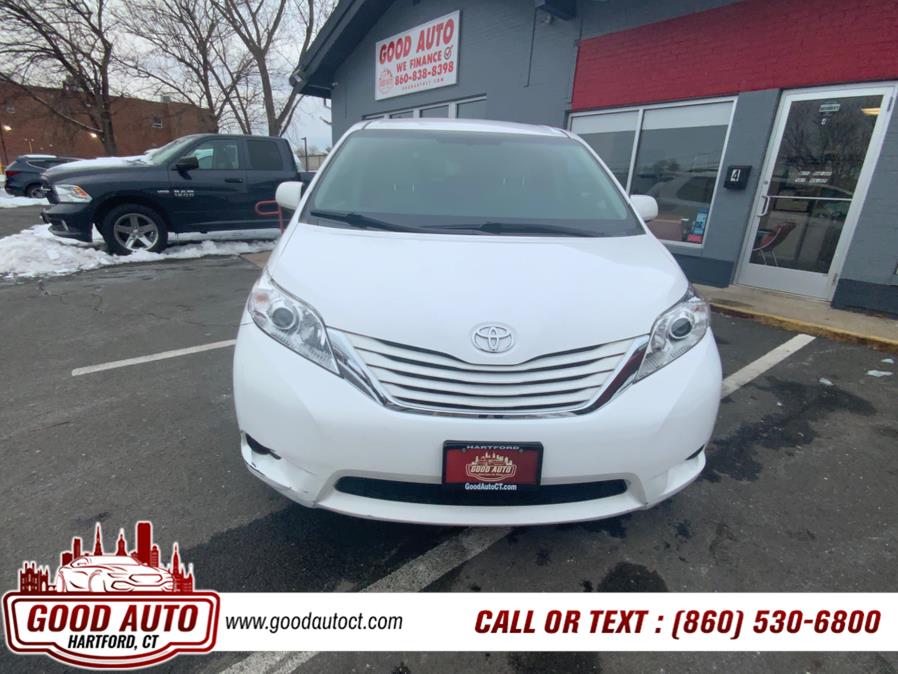 2015 Toyota Sienna 5dr 8-Pass Van LE FWD (Natl) photo