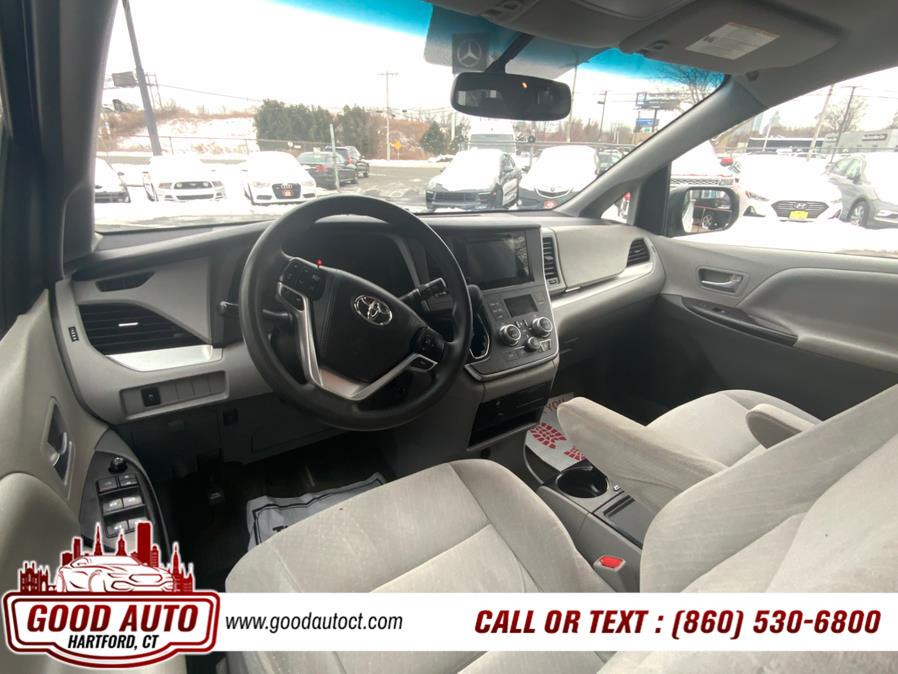 2015 Toyota Sienna 5dr 8-Pass Van LE FWD (Natl) photo