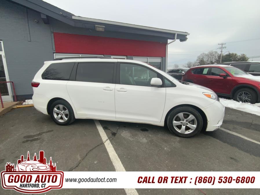 2015 Toyota Sienna 5dr 8-Pass Van LE FWD (Natl) photo